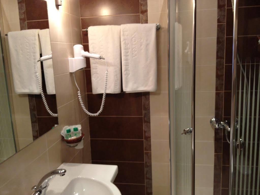 גברובו Family Hotel Fenerite מראה חיצוני תמונה